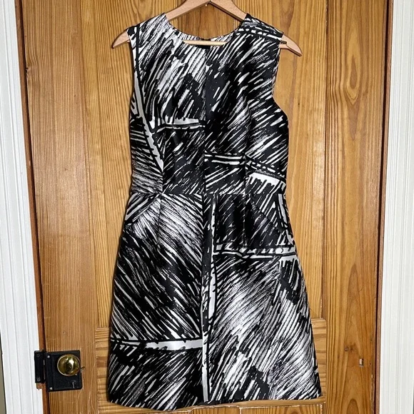 Milly Coco Black and White Patterned Sleeveless Shift Dress ~ 8 - Picture 2 of 12